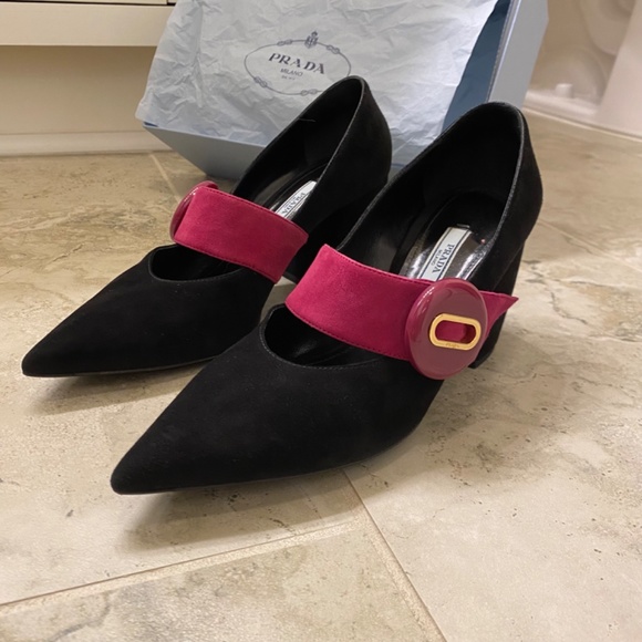 Gorgeous! PRADA Suede Button Pumps🌺 - Picture 5 of 14